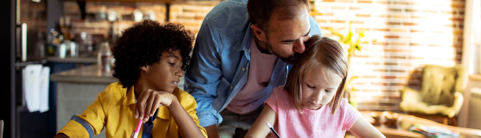 Pluskind Centraal Vraag Naar Aangepaste Wetgeving Pluspapa Met Kinderen Huiswerk Tafel