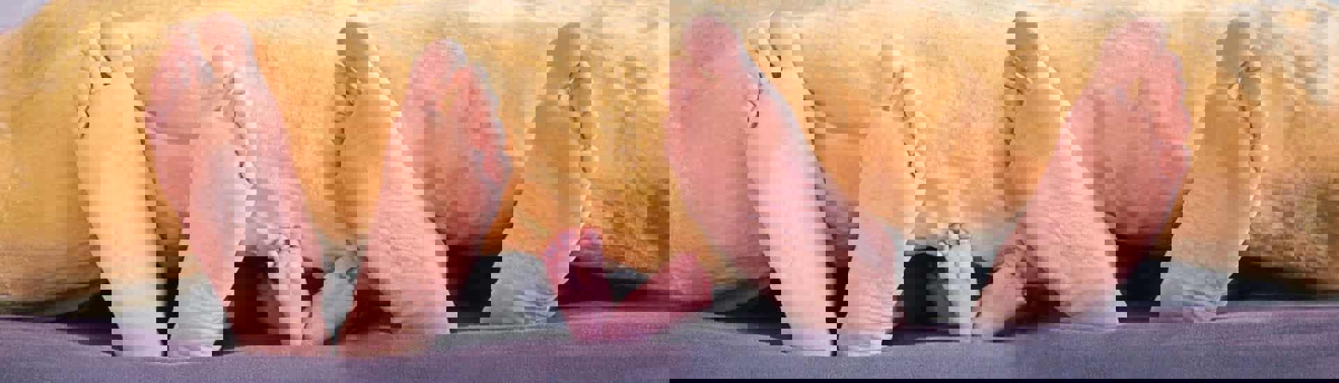 Koppel met kind in bed: valentijn na kinderen 'Waar is onze relatie gebleven?'