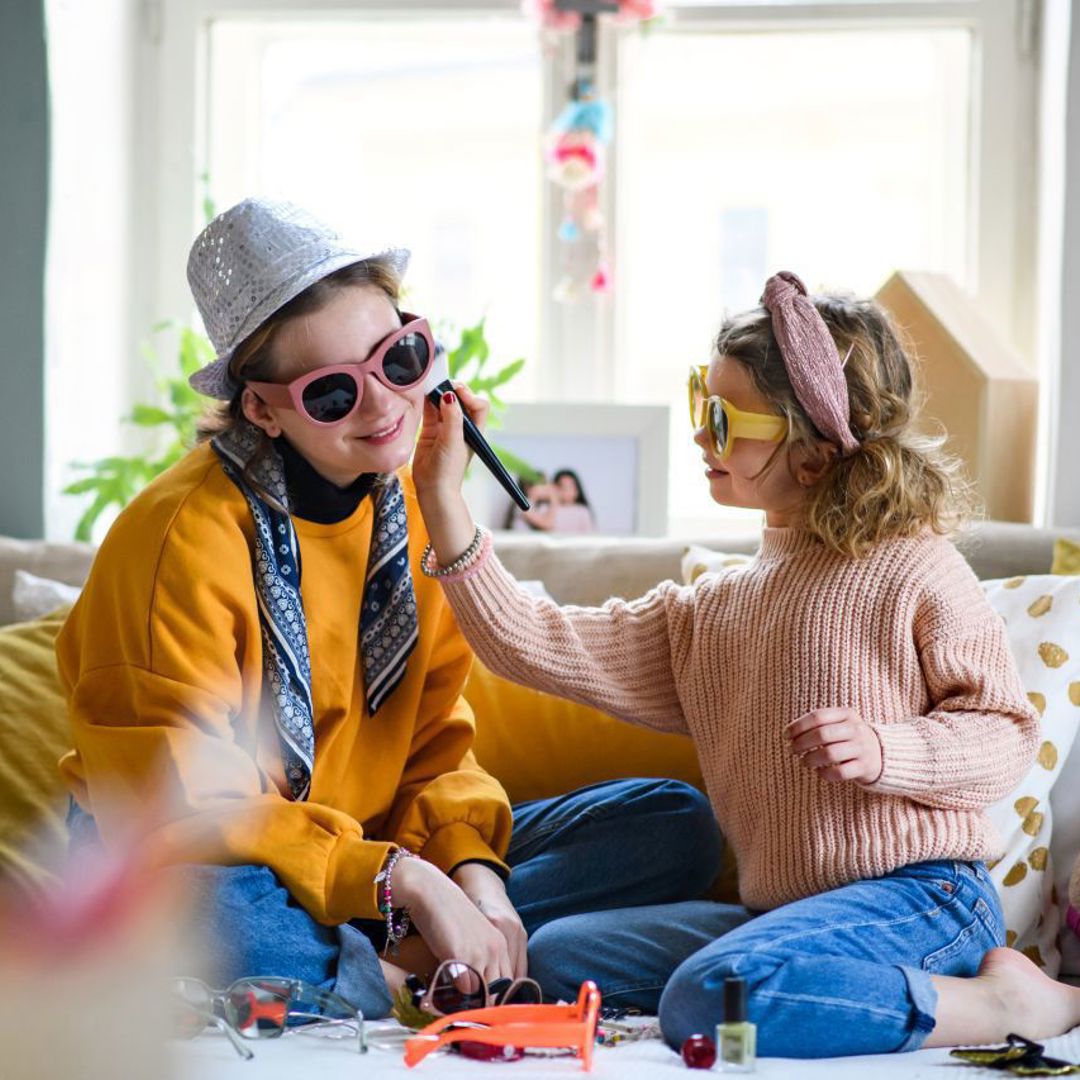 Gezinsbond kinderen verkleed en geschminkt
