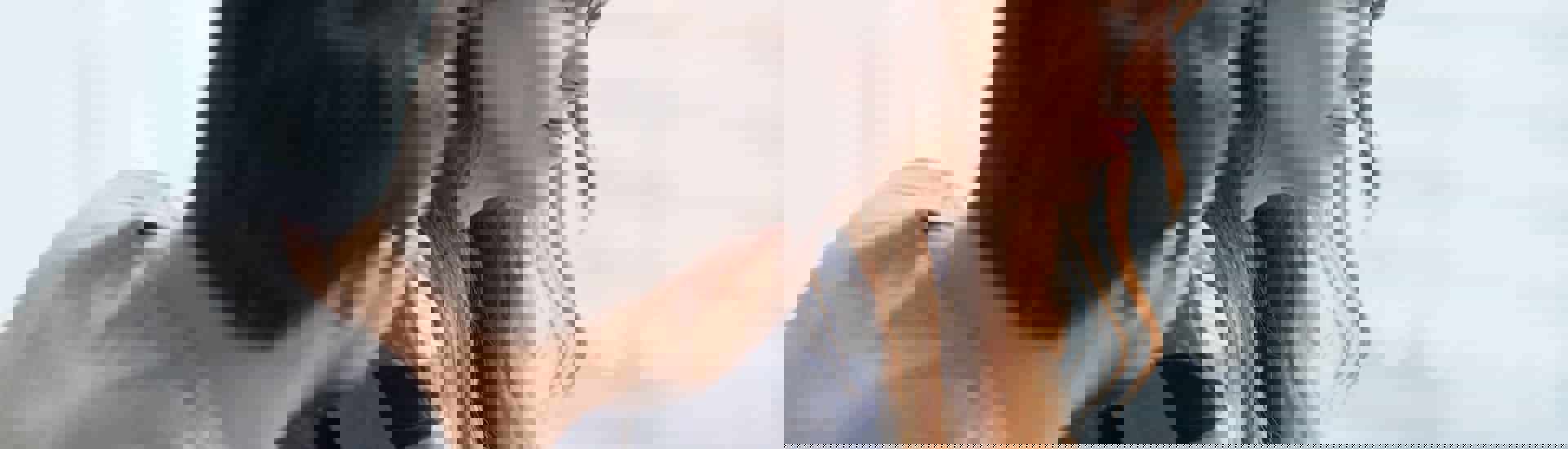 Man en vrouw praten: Touched out: wat is het en hoe ga je ermee om? 