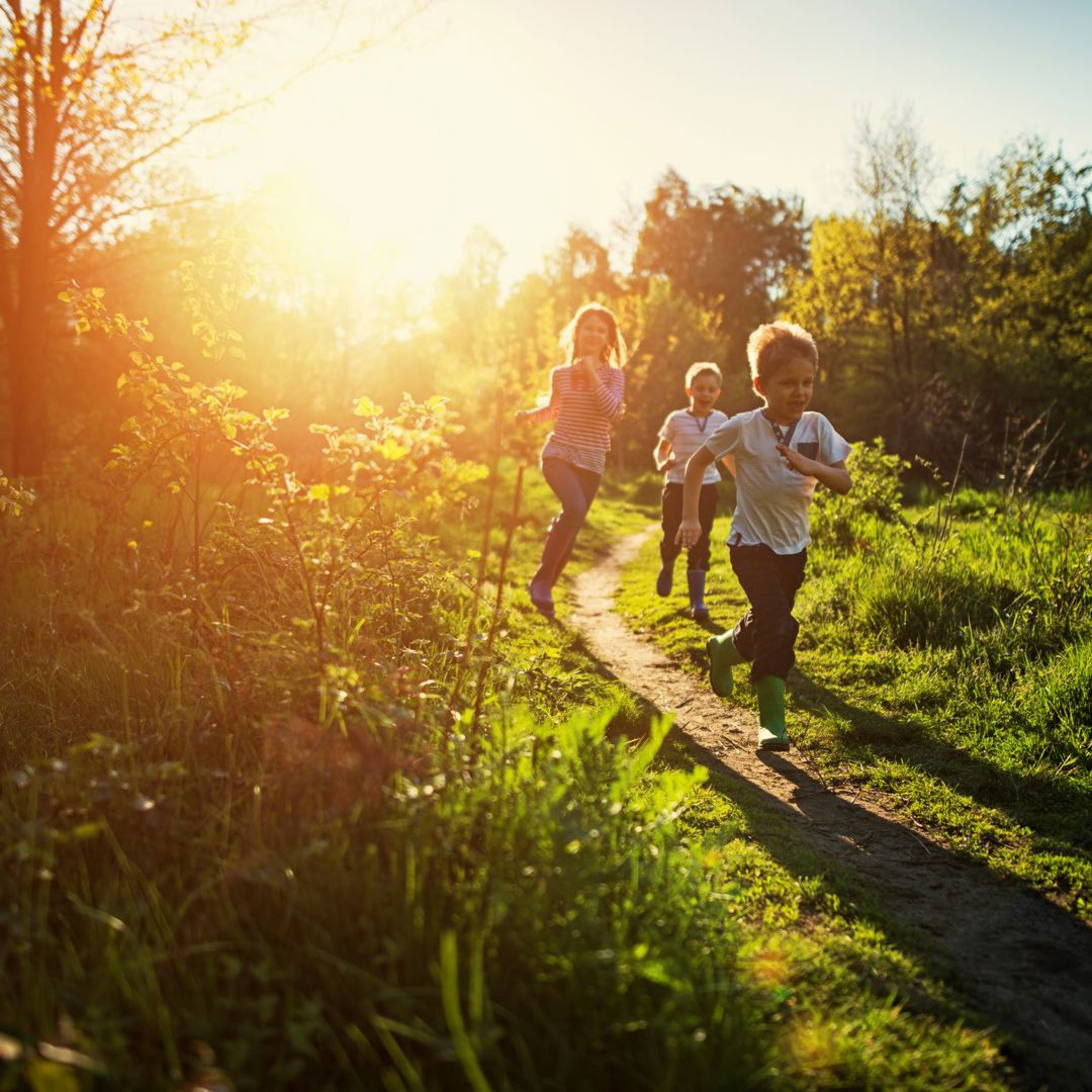 Beweegtips Zomervakantie Kinderen Lopen Buiten