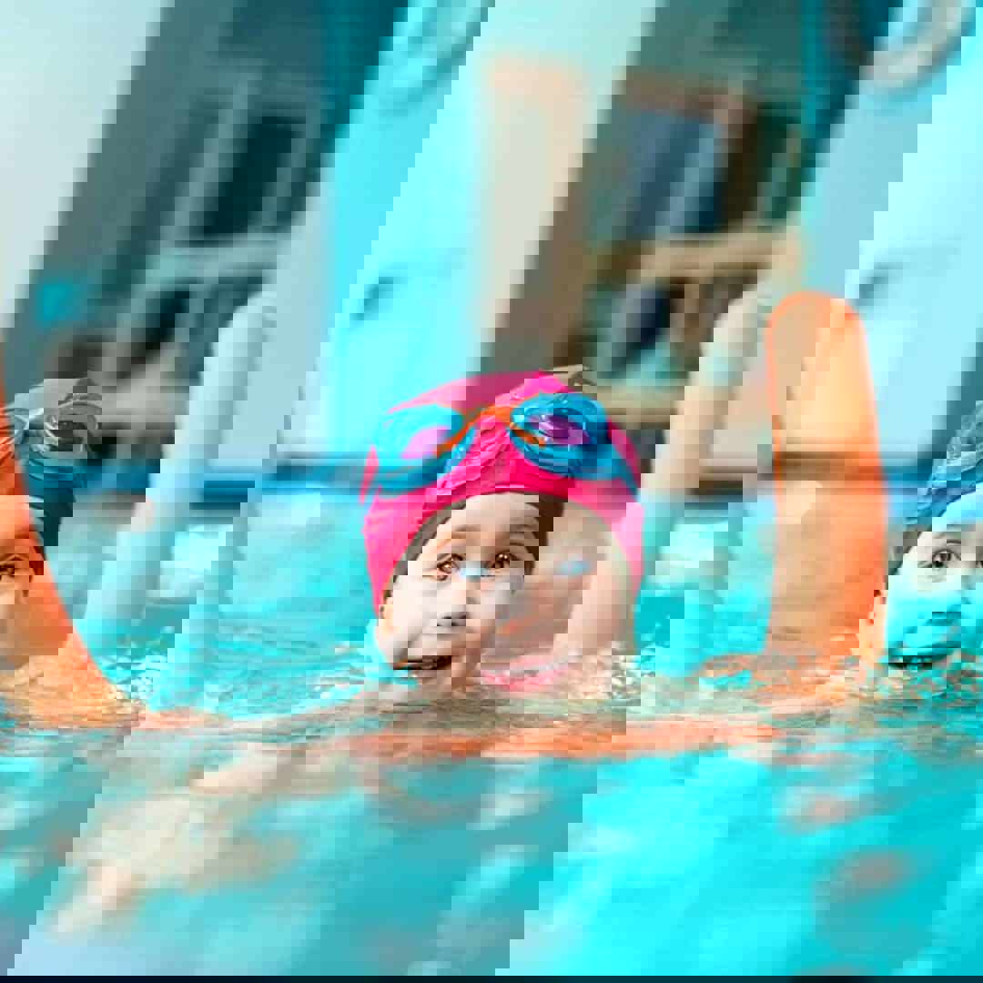 Kleuter in het zwembad: watergewenning