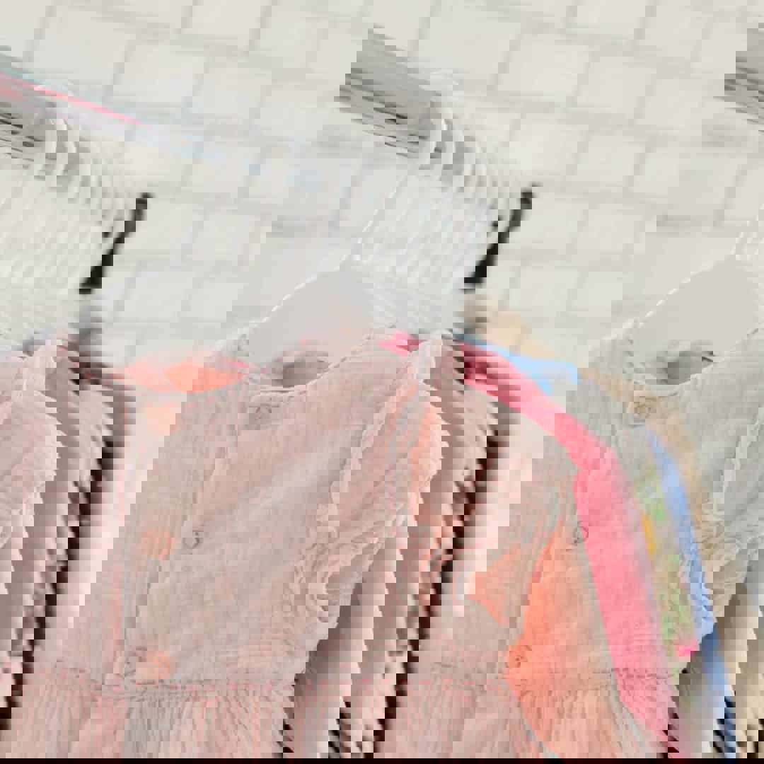 Rekje met klere: Waar tweedehandskleren voor kinderen kopen en verkopen