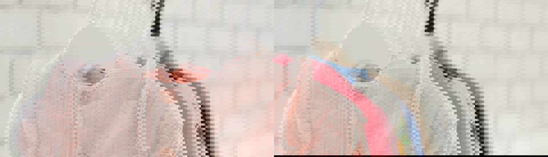 Rekje met klere: Waar tweedehandskleren voor kinderen kopen en verkopen