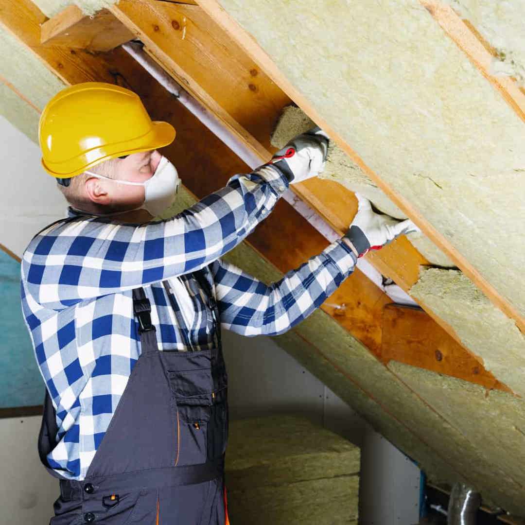 Werkman isoleert woning: energielabel A is het streefdoel