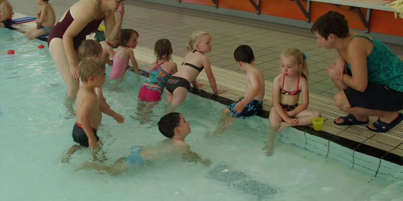 Watergewenning voor baby, peuter en kleuter/kleuterzwemmen