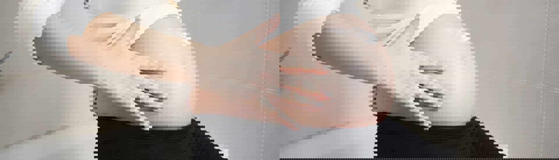 Buik van zwangere vrouw: extra kwetsbaar voor hormoonverstorende stoffen