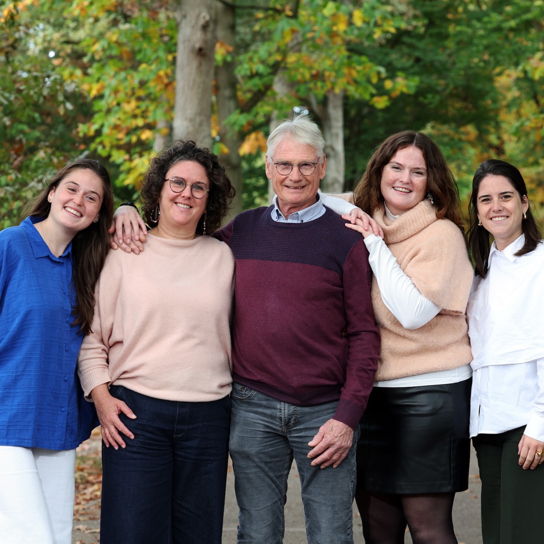 Claude met Alzheimer samen met Nathalie en drie kinderen