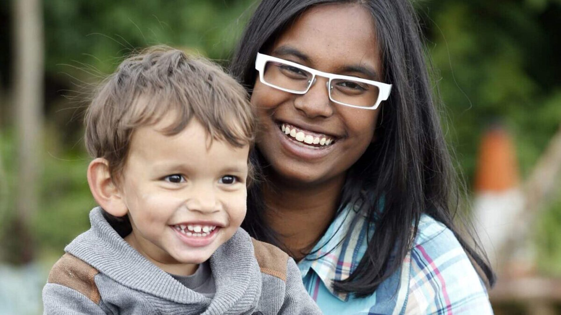 Tienermama Laila Met Zoon
