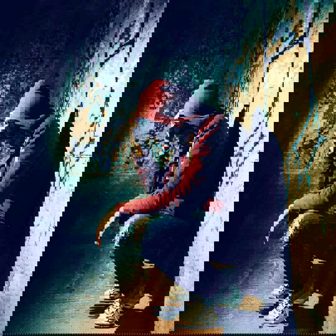 Sombere puber alleen in het donker: over zelfdoding bij tieners