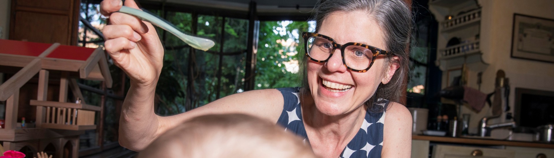 Bekende oma Anne Provoost Grootouder Kleinkind Eten Kaat Pype