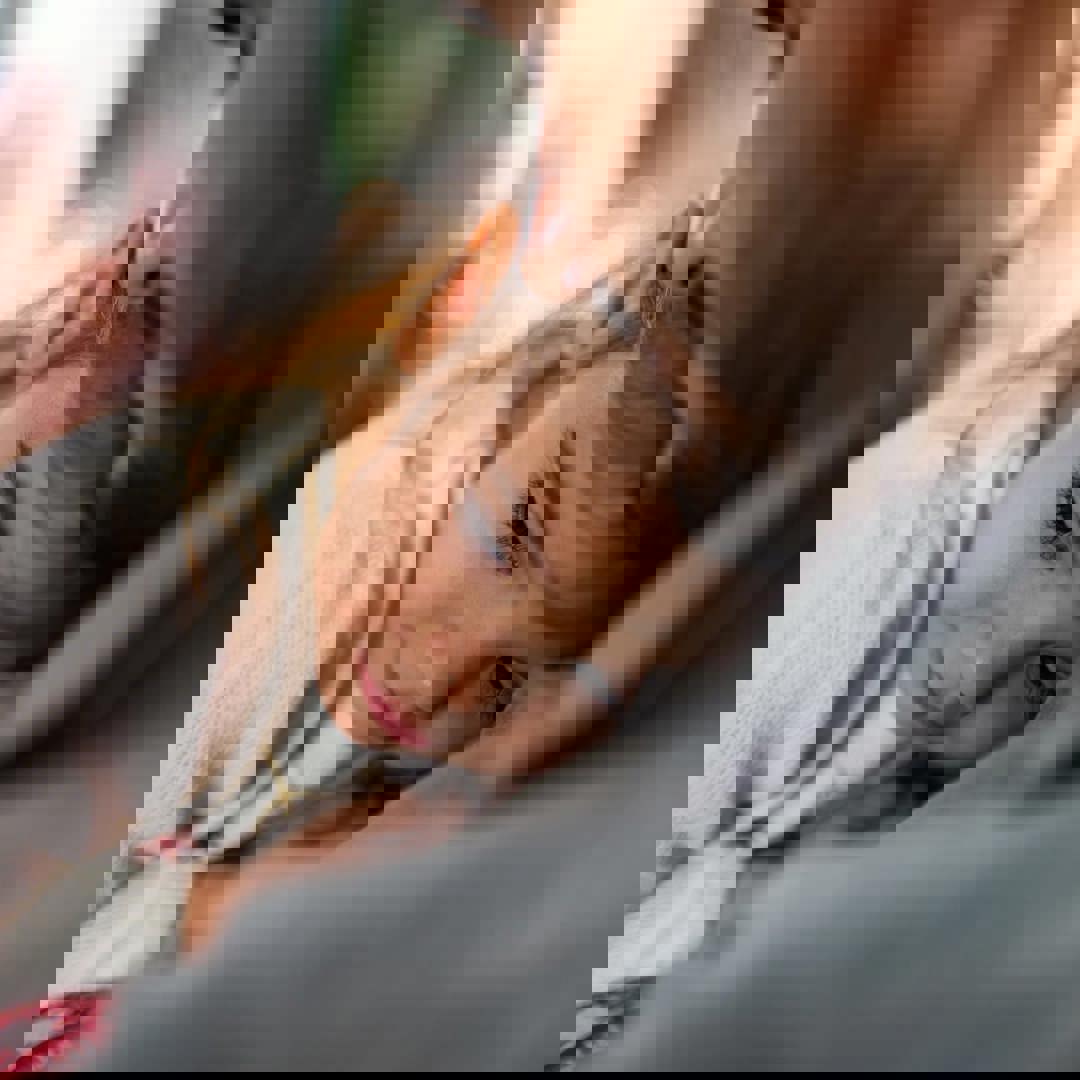 Papa praat met kind over zelfdoding