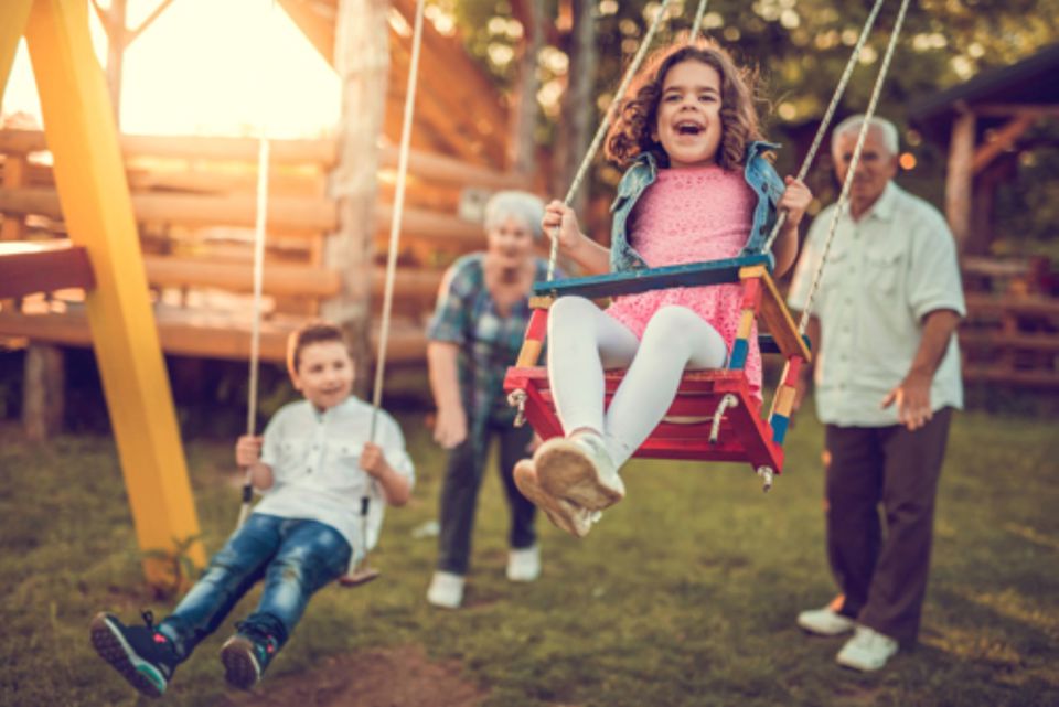 Grootouders Spelen Kleinkinderen Bevraging