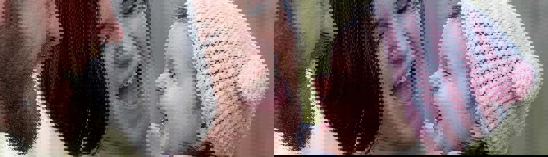 Ouders brabbelen met baby