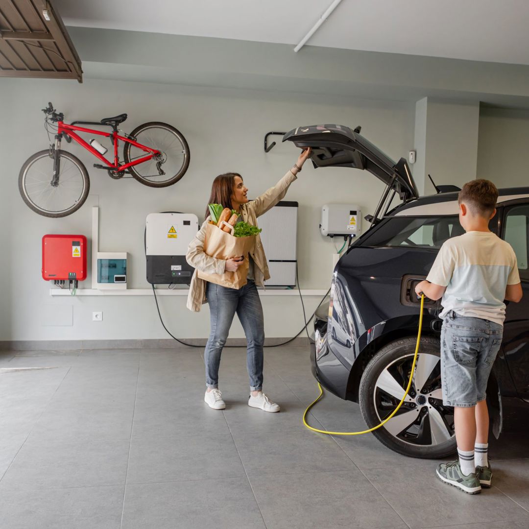 Thuisbatterij Voordelen Nadelen Gezin Auto Garage
