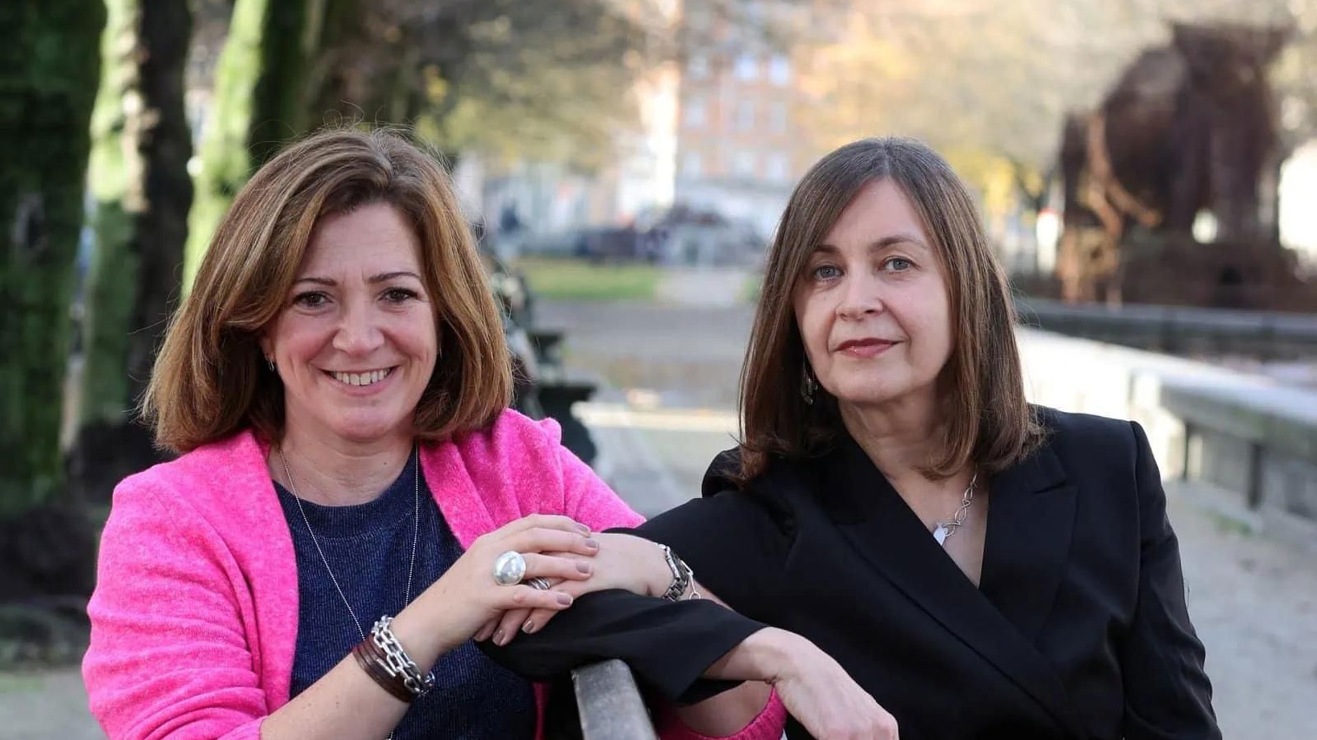 Sarah en Hilde: Ouders van tieners en tegelijk expert opvoeden