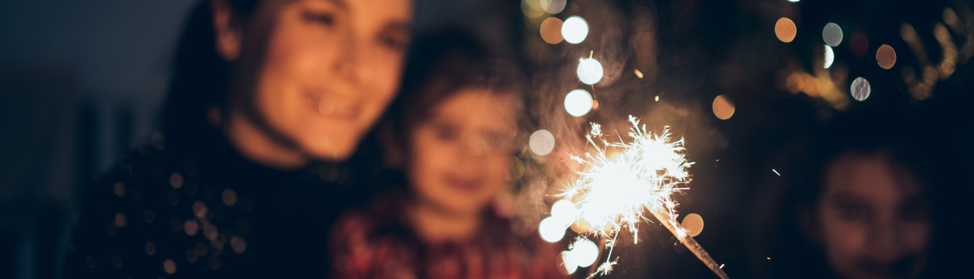 Veilig Feesten Oudejaar Kerst Gezin Vuurwerksterretjes