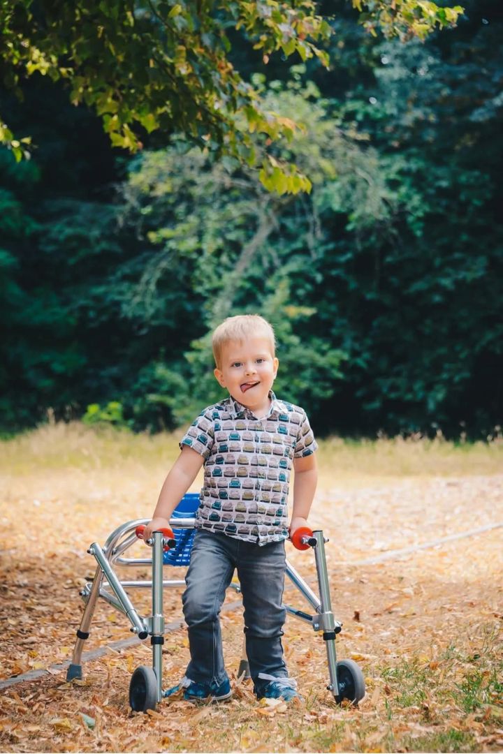 Robbe met looprekje: het kindje van Jolien en Klaas werd geboren met spina bifida