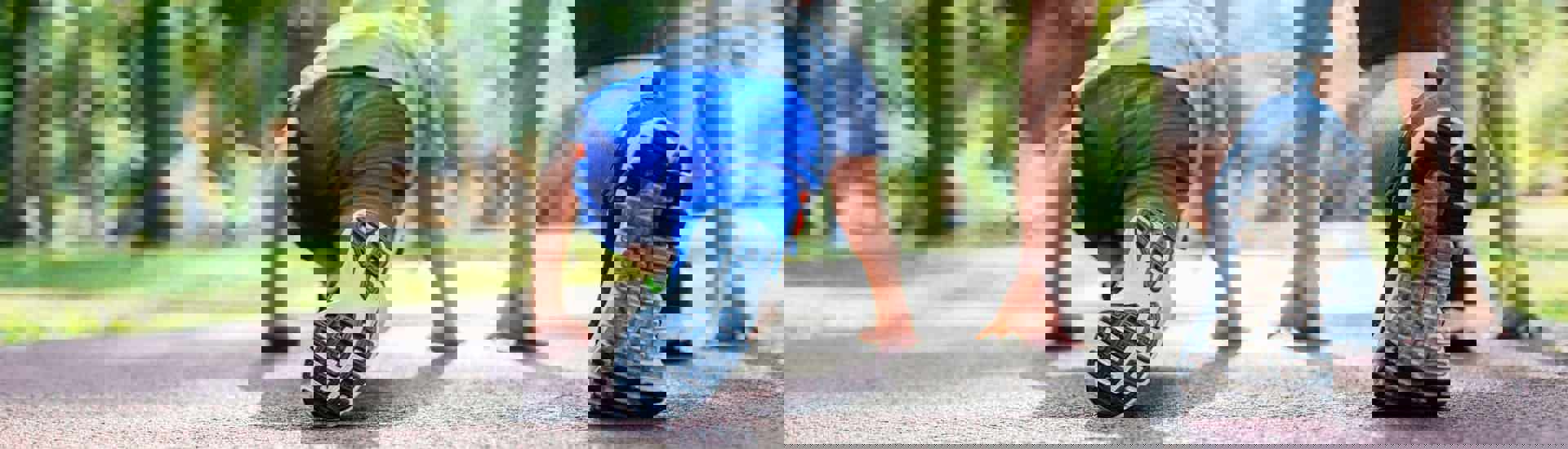 Papa en kind lopen: Sporten met de kinderen