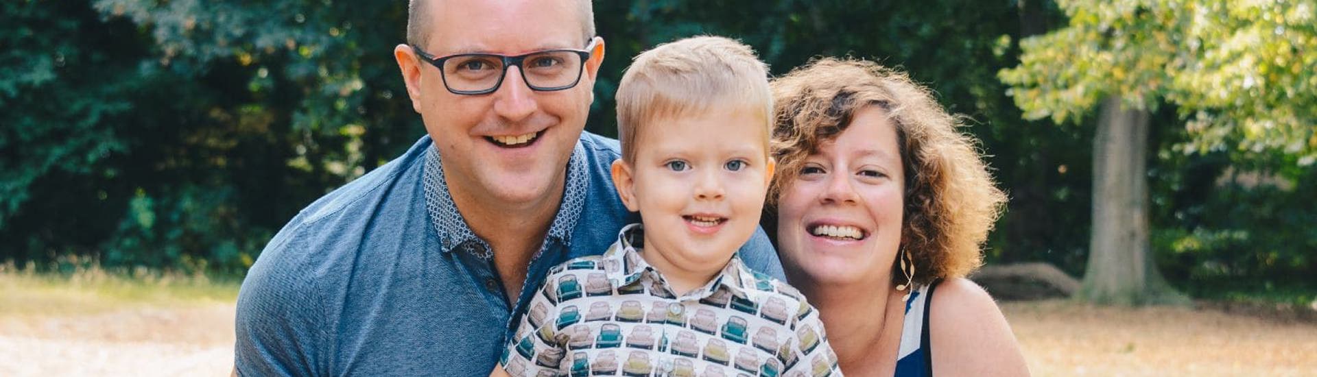 Ouders Jolien en Klaas met zoon Robbe met spina bifida