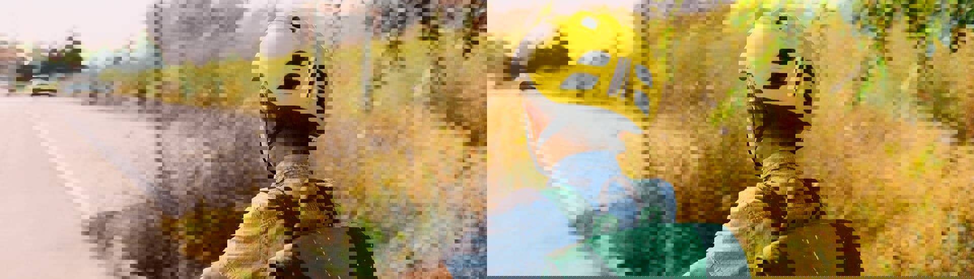 Kind fietst alleen naar school