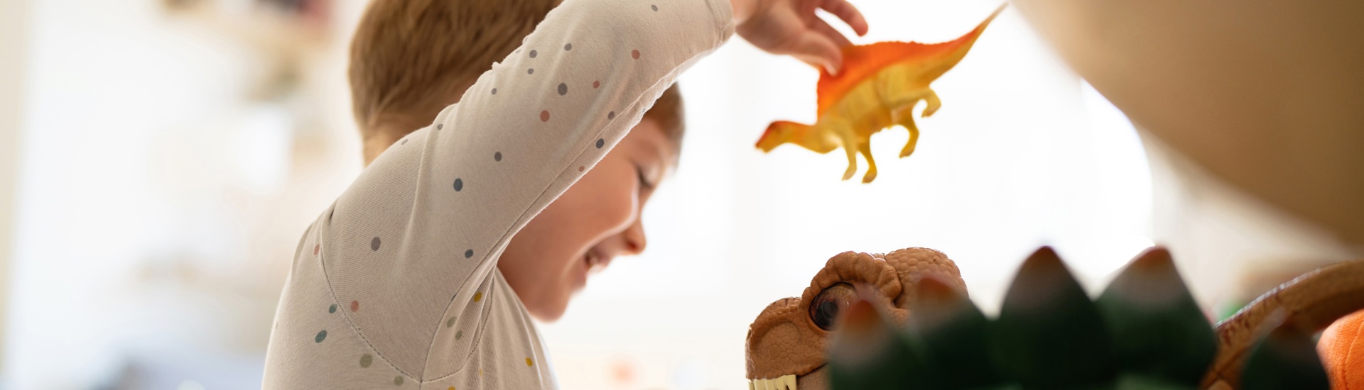 Peuter Verliest Gewicht Speelt Met Dinosaurus