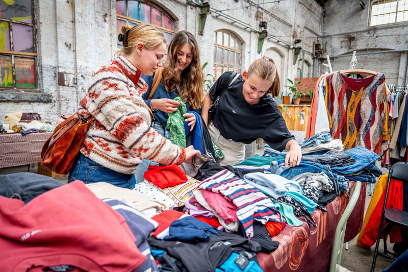 Tweedehandsbeurs tiener-, dames-, heren- en (winter)sportkleding