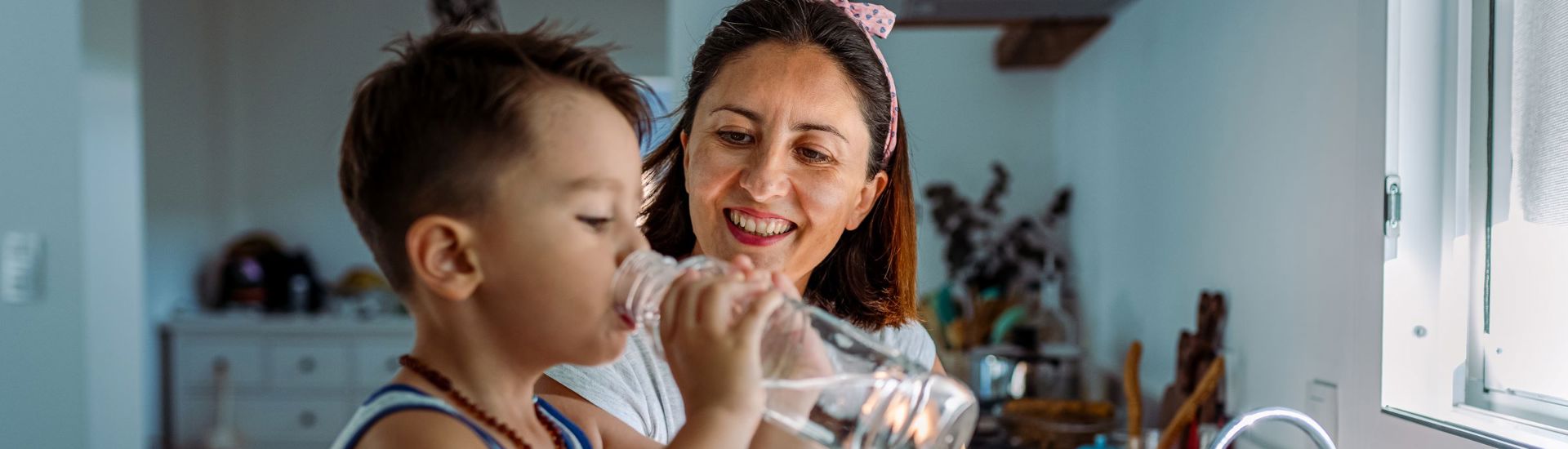 Drinkwatergewoonten Mama Zoon Drinken Kraantjeswater Gezinsbarometer