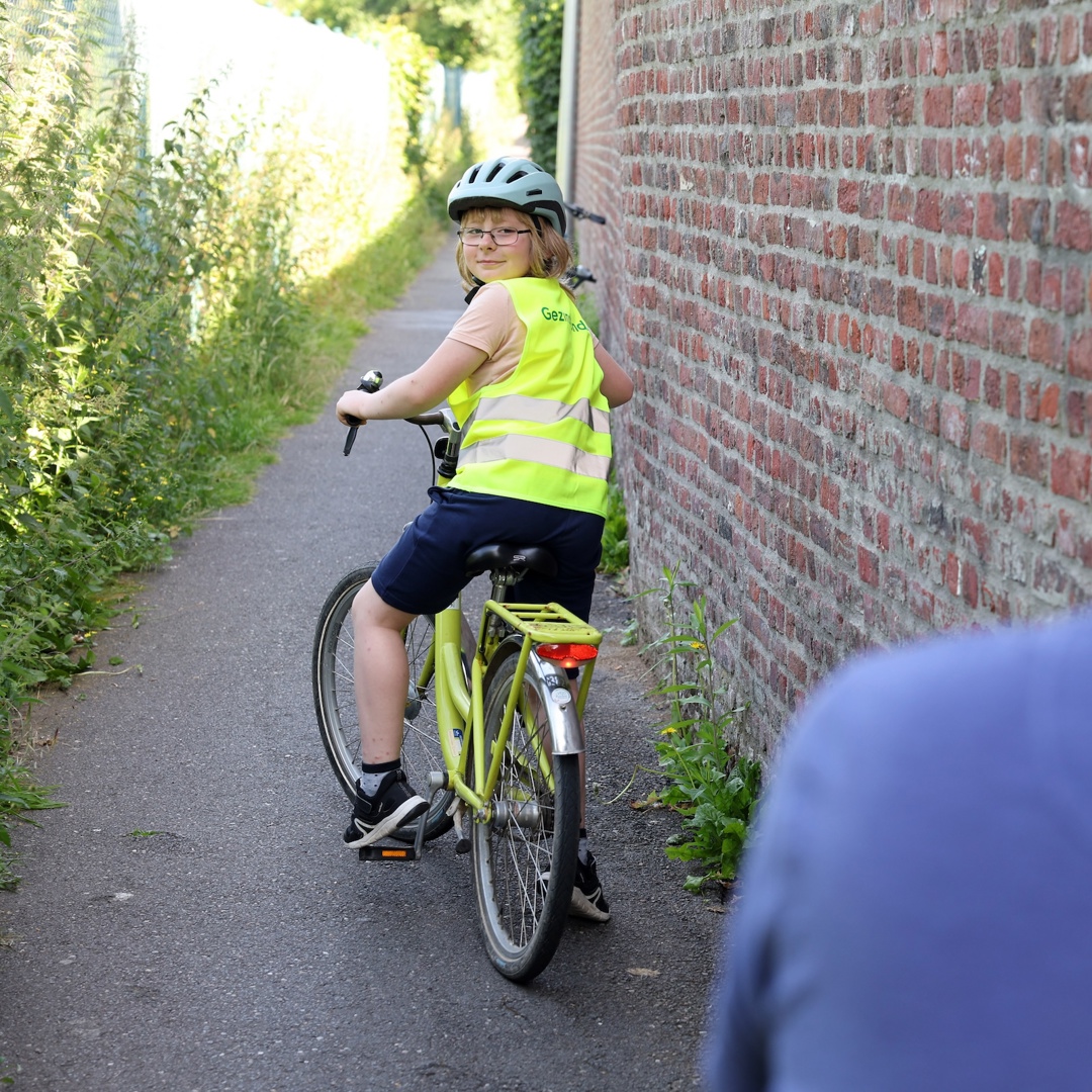 Kind op de fiets: veilig naar school via kindlinten