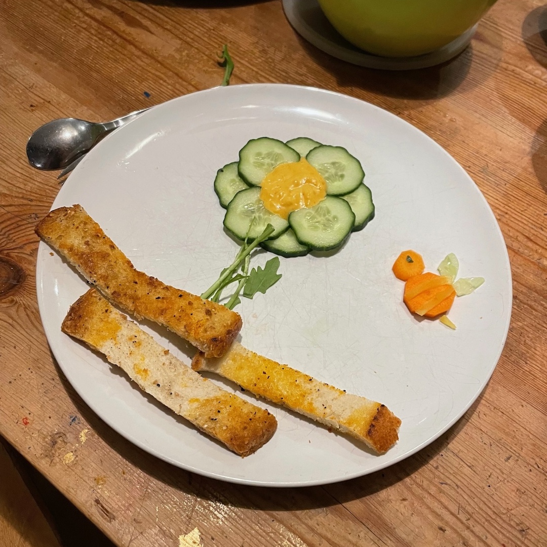 Kunstwerk op bord voor moeilijke eters