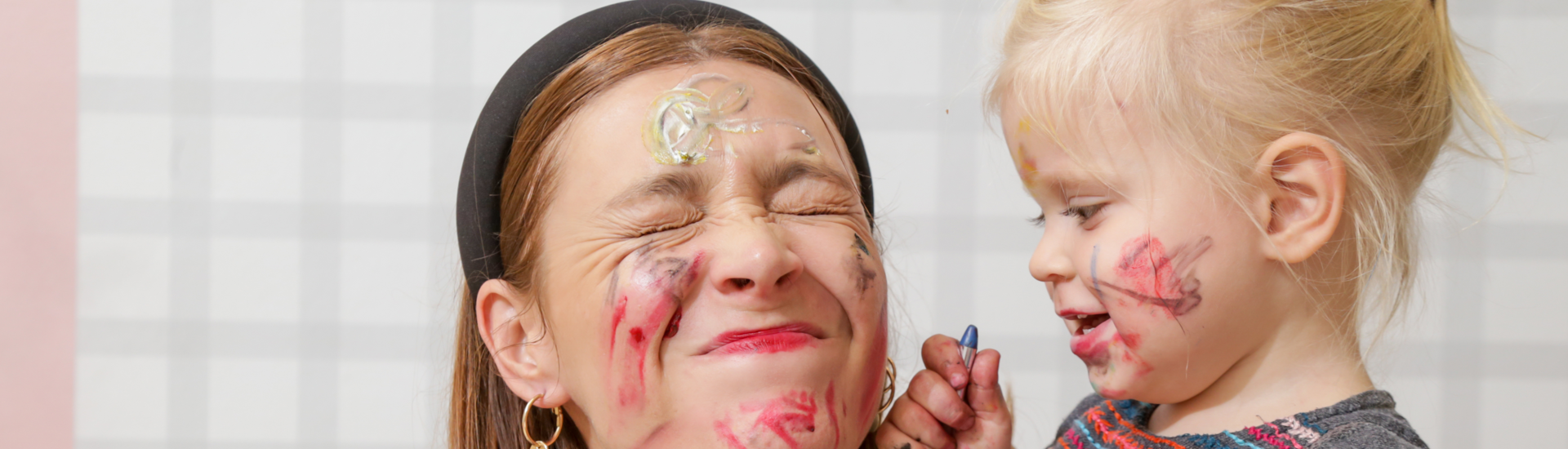 Kinderoppasdienst Onboarding Kind Schmink Vrouw