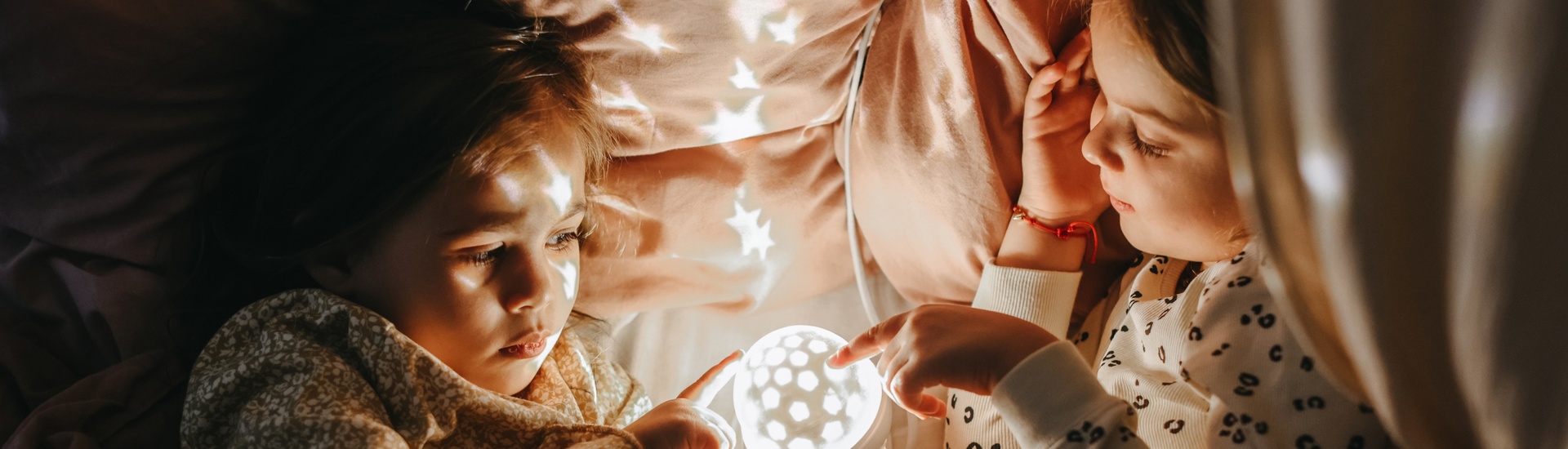 Zussen Broers Samen Slapen Op Een Kamer