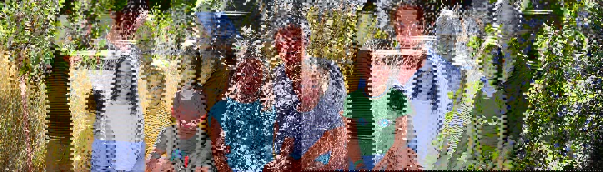 Opa Guido en oma Trees met kleinkinderen