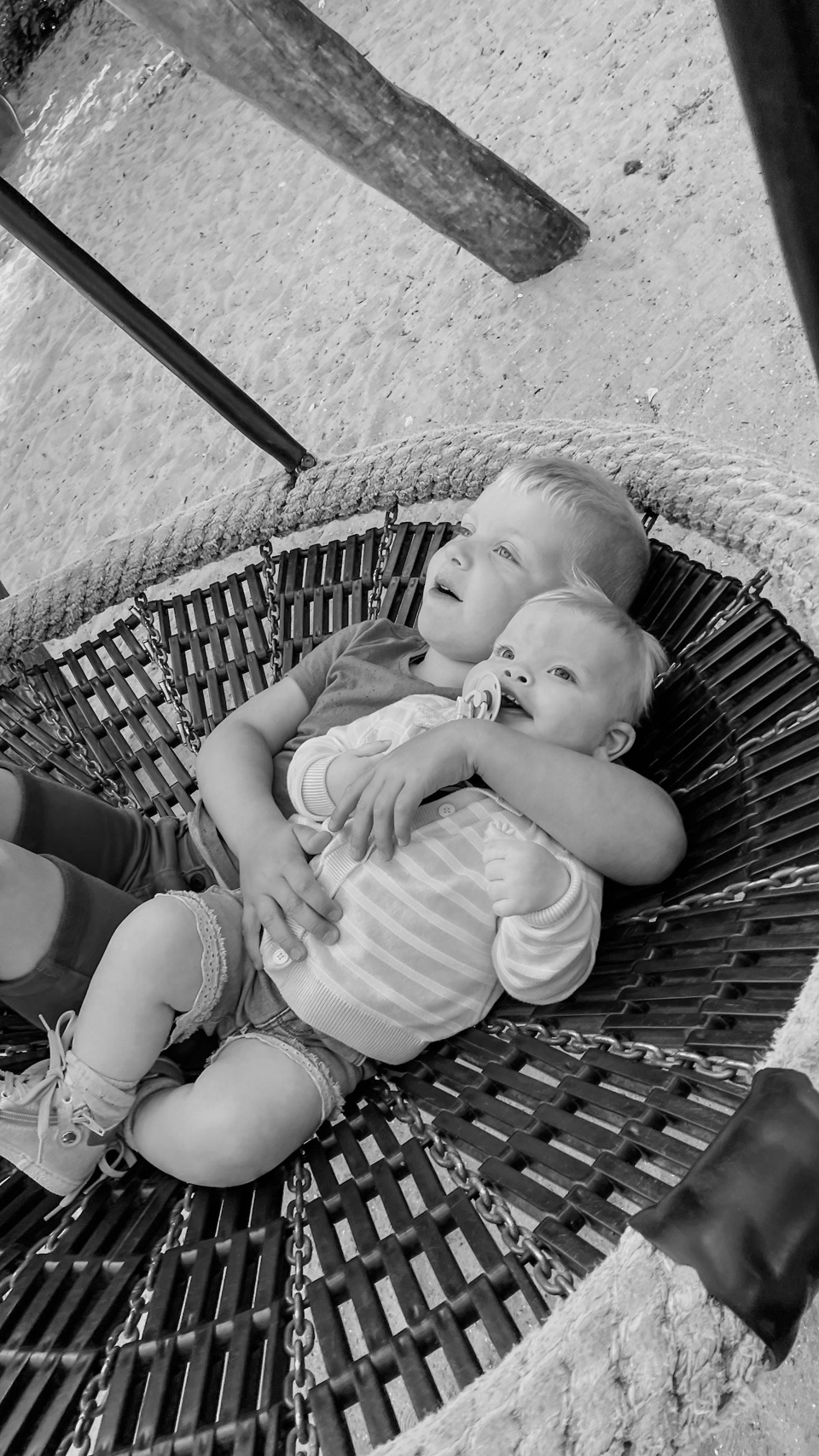Leonie met broer Louis Kleefstra Syndroom