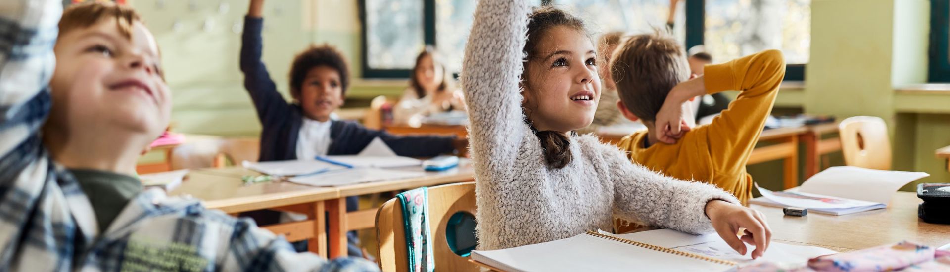 Gratis Onderwijs Hoe Zit Dat Leerlingen In Klas Vinger Omhoog