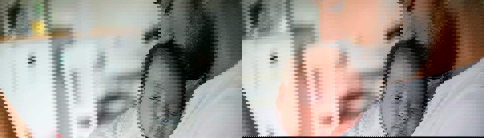 Papa knuffelt baby: niets dan voordelen