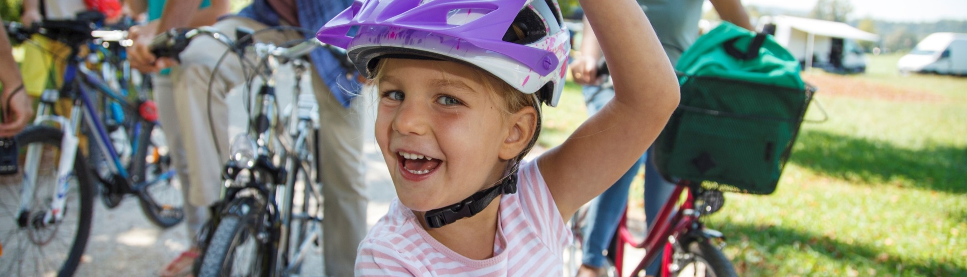 Kinderen op de fiets is een fietshelm dragen verplicht 