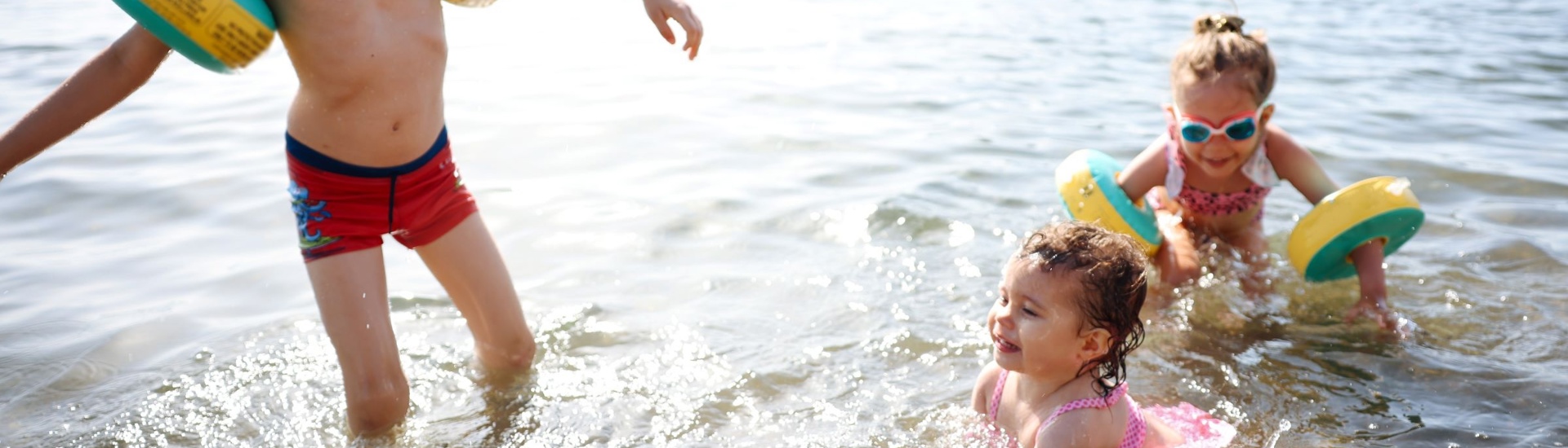 Kindjes Aan Zee Zwembandjes Veilig Zwemmen Op Vakantie