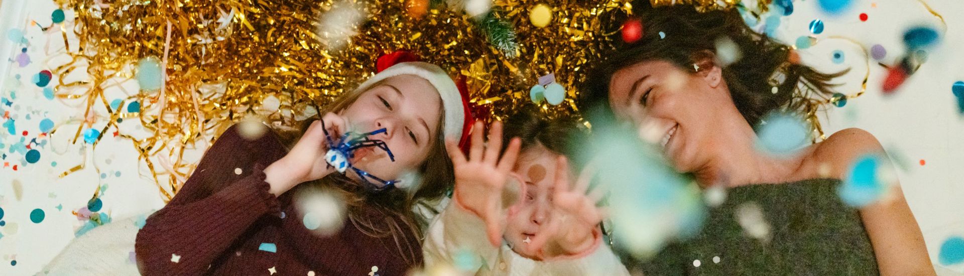 Cadeaus Die Weinig Kosten Mama Met Dochters Op De Grond Kerstsfeer