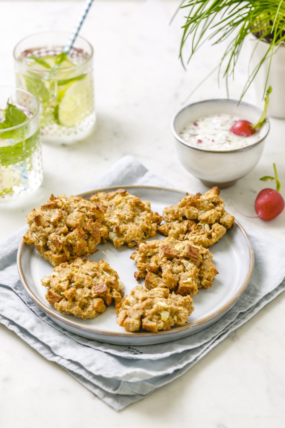 Gezonde Tussendoortjes Recept Roggekoekjes met yoghurtdip