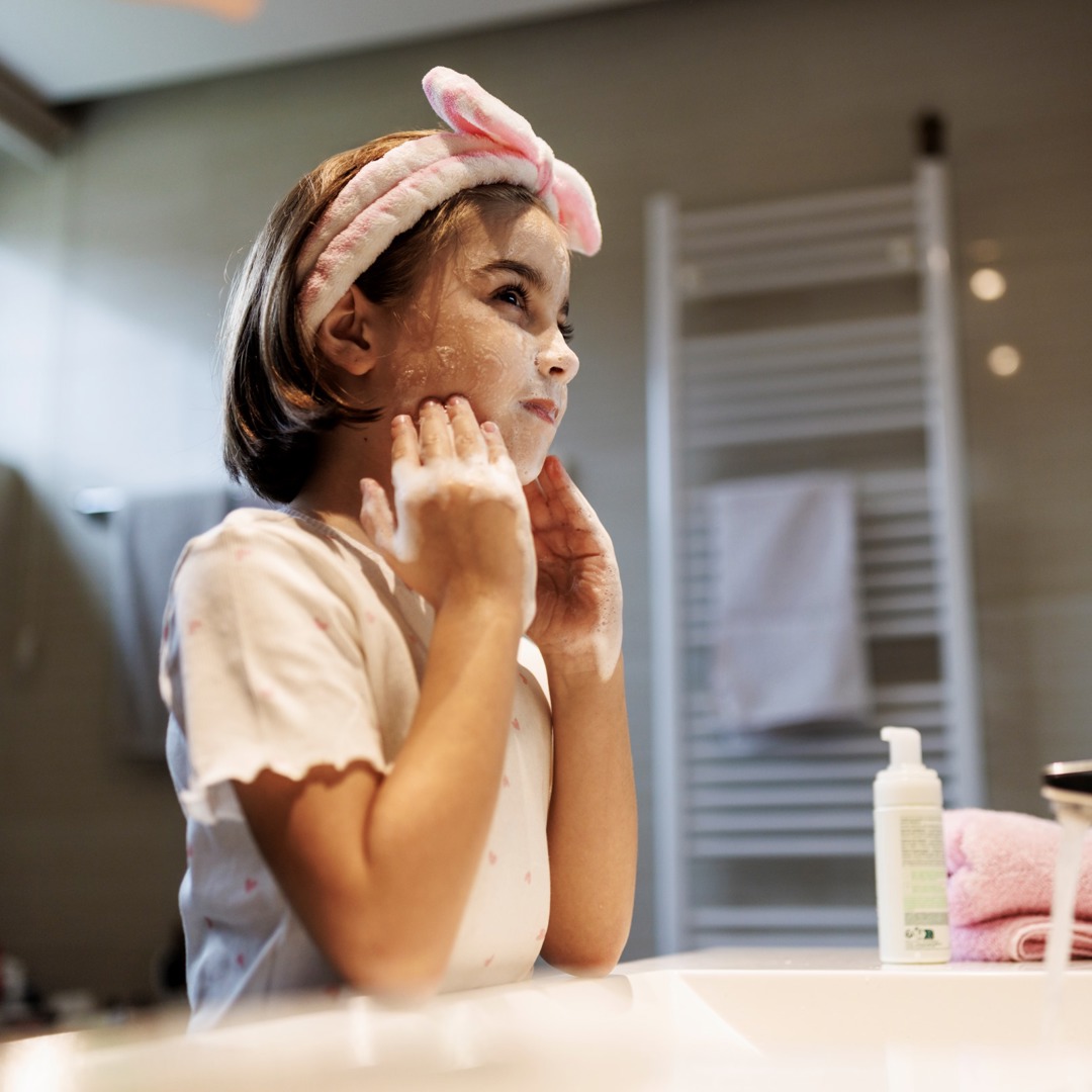 Skincare Routine Kind Serum Smeren Ongezond