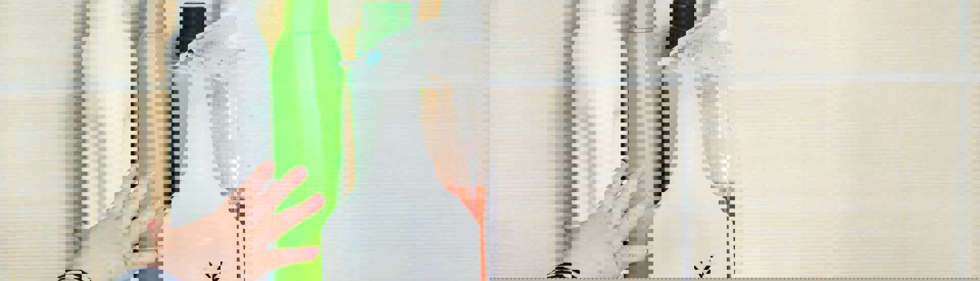 Kinderhand grijpt naar gevaarlijke producten: Vergiftiging bij kinderen