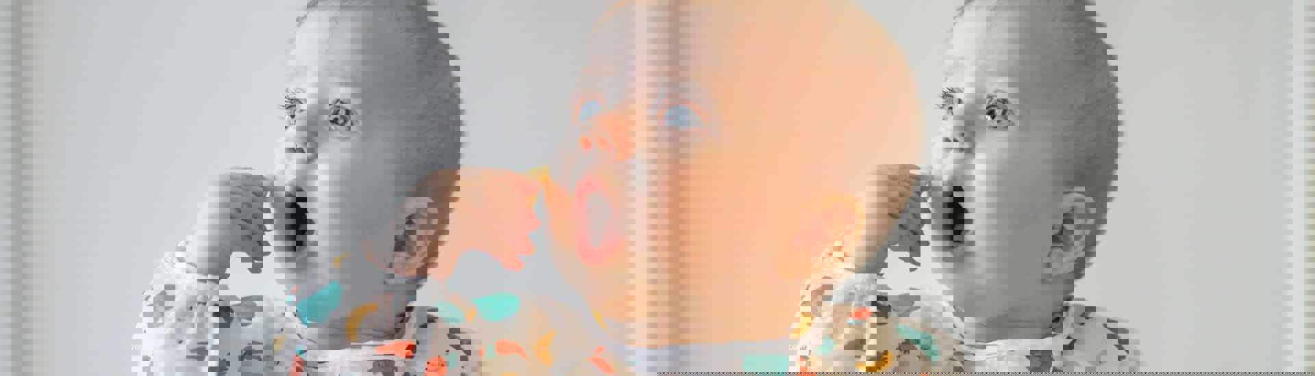 Baby verslikt zich tijdens eten